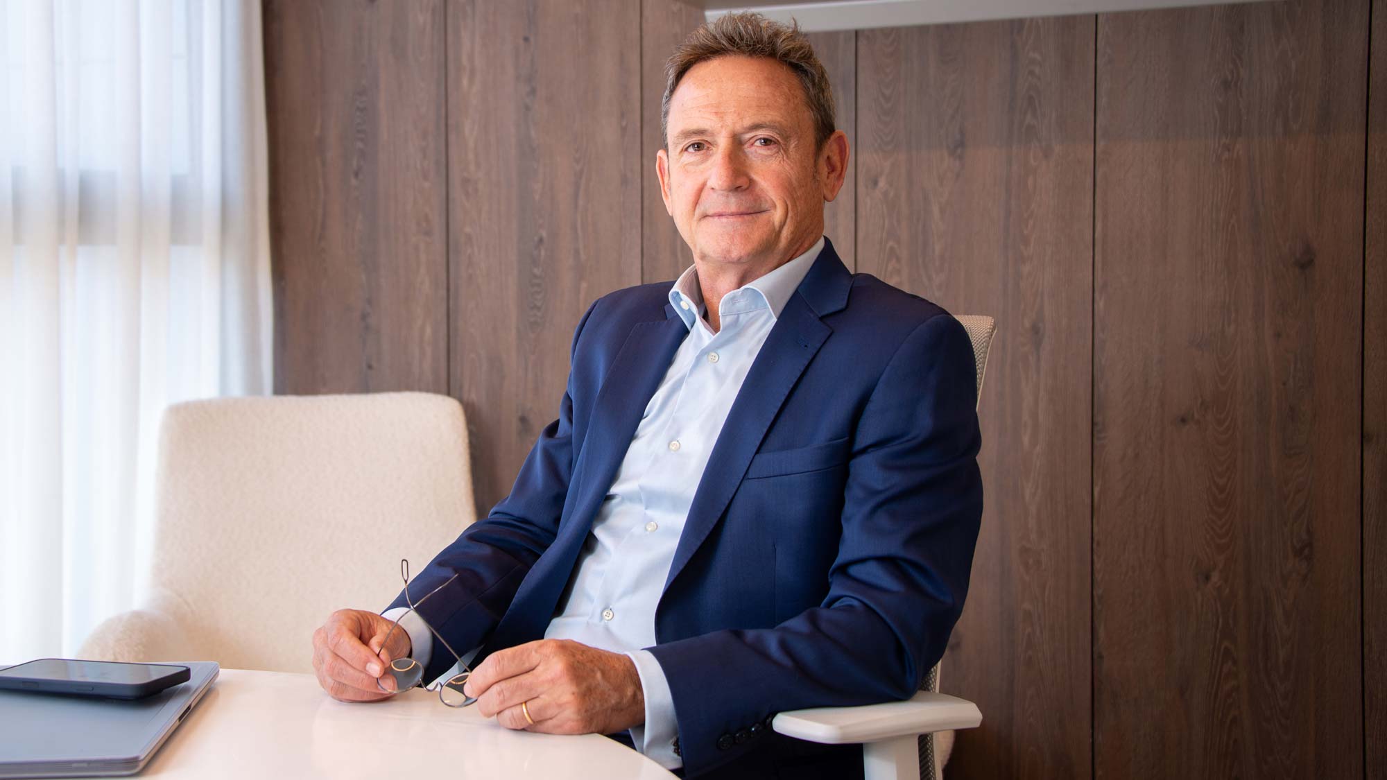 Dr. Gustavo D. Martinez Urrutibehety Dr. Gustavo D. Martinez Urrutibehety